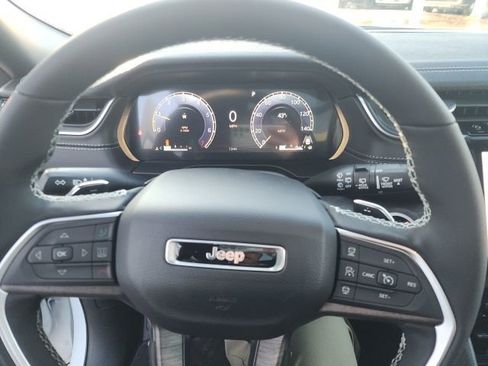 New 2025 Jeep Grand Cherokee Limited image 15