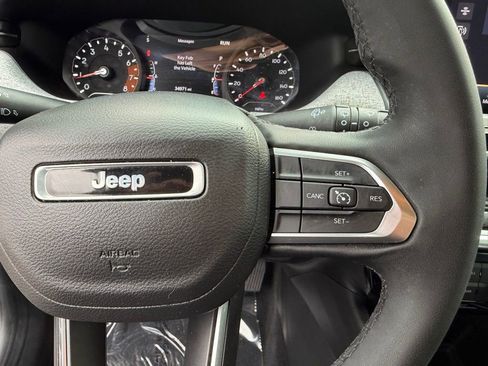 Used 2023 Jeep Compass Latitude image 18