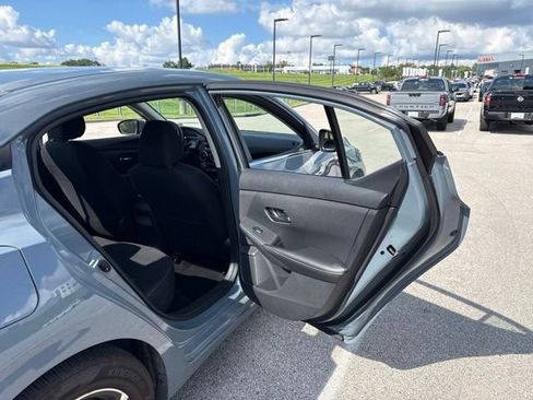 Certified 2025 Nissan Sentra SV w/ All-Weather Package FWD image 24