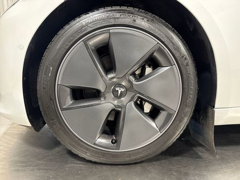 Used 2021 Tesla Model 3 Standard Range Plus image 2
