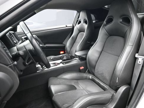 Used 2011 Nissan GT-R Premium AWD/4WD image 19
