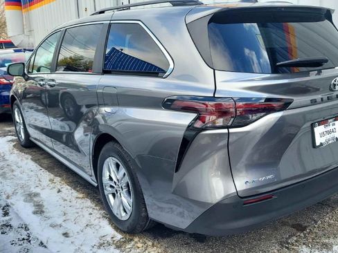 Used 2026 Toyota Sienna XLE image 6