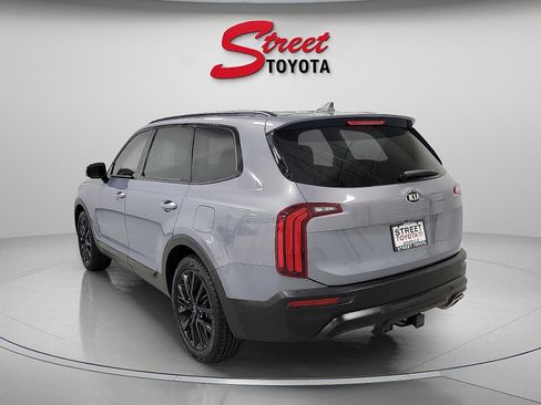 Used 2021 Kia Telluride SX w/ SX Prestige Package image 2