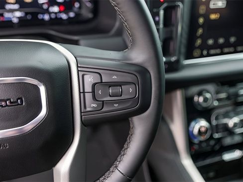 Used 2023 GMC Yukon Denali image 13