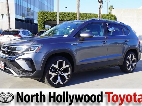 Used 2023 Volkswagen Taos SEL image 4