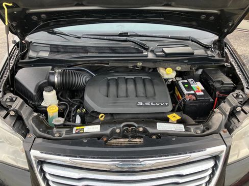 Used 2013 Chrysler Town & Country Limited w/ Trailer Tow Group image 22