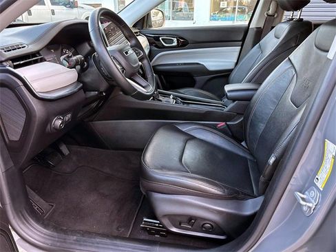 Used 2022 Jeep Compass Limited image 8