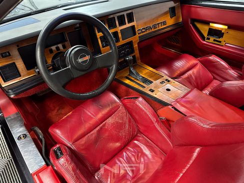 Used 1987 Chevrolet Corvette Coupe RWD image 23