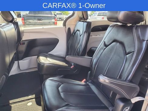 Used 2024 Chrysler Pacifica Touring-L FWD image 30