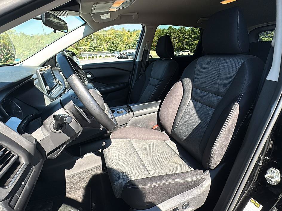 Certified 2025 Nissan Rogue SV AWD/4WD image 14