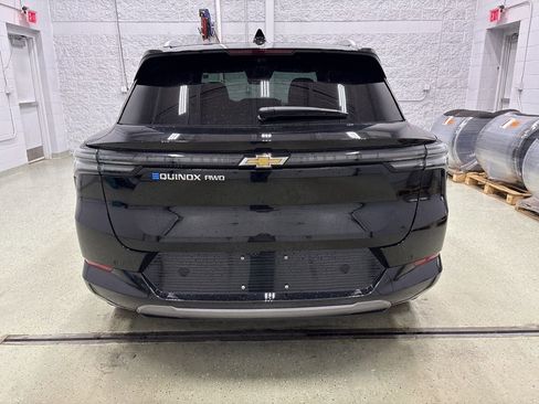 New 2026 Chevrolet Equinox EV LT image 4
