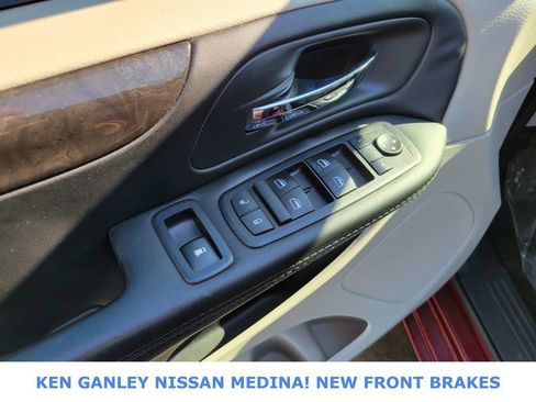 Used 2018 Dodge Grand Caravan SE w/ UConnect Hands-Free Group image 36