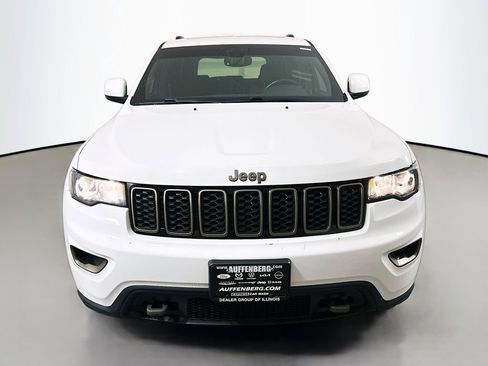 Used 2017 Jeep Grand Cherokee Laredo image 2