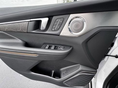 Used 2025 Buick Enclave Avenir w/ Super Cruise Package image 15