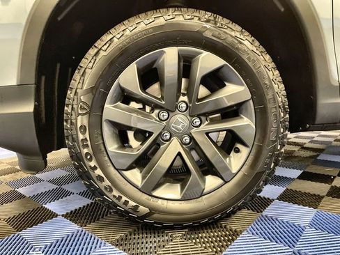 Used 2025 Honda Ridgeline Sport image 10