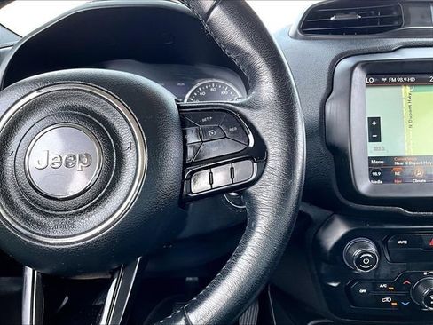 Used 2020 Jeep Renegade Altitude w/ UConnect 8.4 Nav Group FWD image 24
