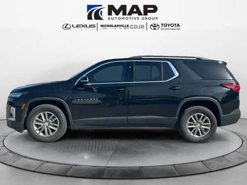Used 2023 Chevrolet Traverse LT FWD image 2