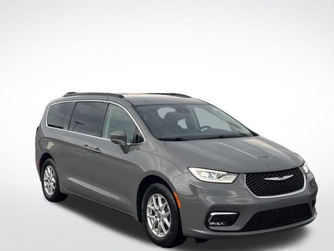 Used 2022 Chrysler Pacifica Touring-L FWD image 2