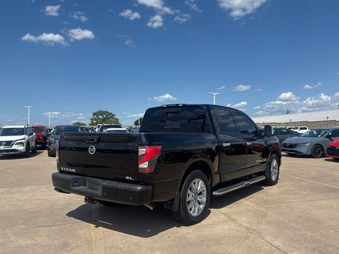 Used 2020 Nissan Titan SL w/ Moonroof Package RWD image 21