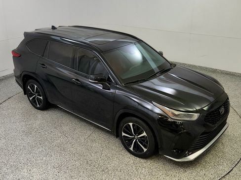Used 2021 Toyota Highlander XSE AWD/4WD image 13
