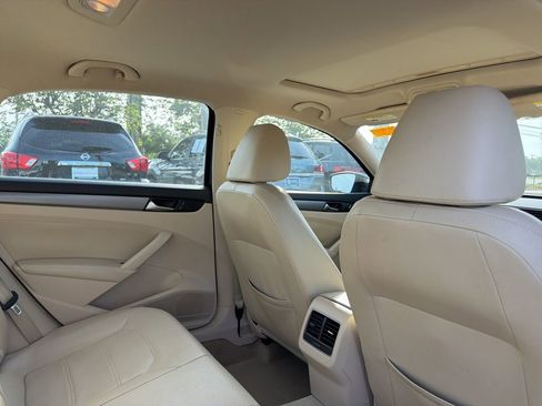 Used 2014 Volkswagen Passat TDI SE image 19