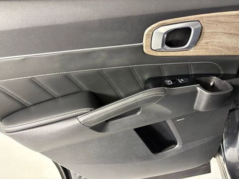 Used 2022 Kia Sorento SX Prestige image 37