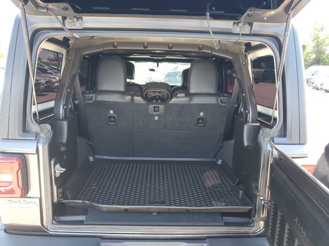 Used 2018 Jeep Wrangler Unlimited Sahara w/ Safety Group AWD/4WD image 9
