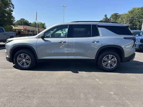 Used 2026 Chevrolet Traverse LT w/ Driver Confidence Package FWD image 4