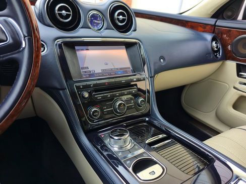 Used 2011 Jaguar XJ L RWD image 18