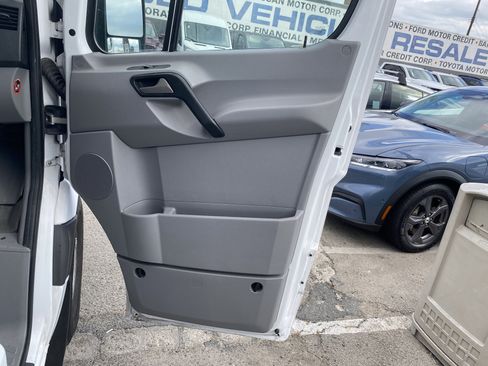 Used 2013 Freightliner Sprinter 2500 RWD image 47
