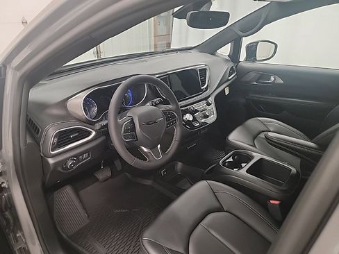 New 2025 Chrysler Pacifica Select image 14
