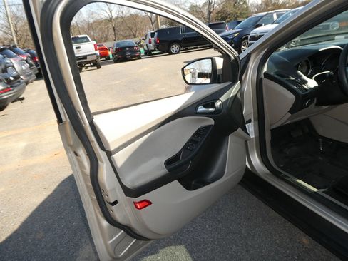 Used 2018 Ford Focus SE image 11