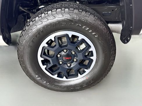 Certified 2025 Toyota Tacoma TRD Off-Road image 21