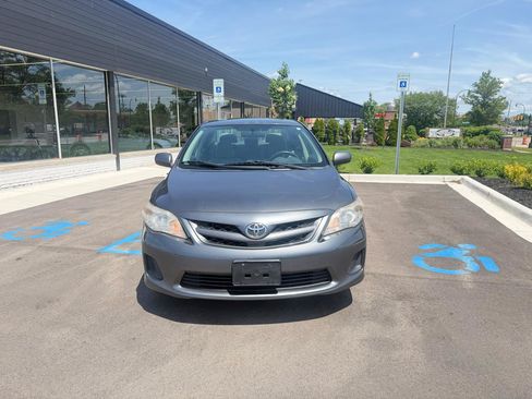 Used 2012 Toyota Corolla LE FWD image 2