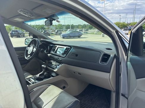 Used 2018 Kia Sedona EX FWD image 26
