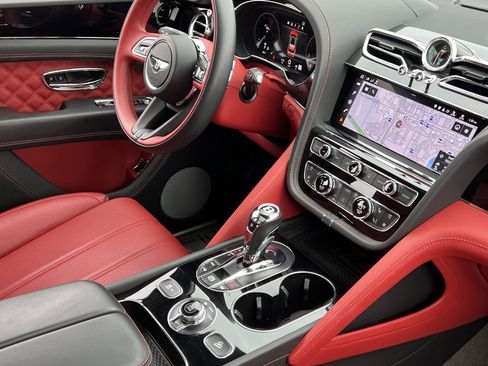 Certified 2022 Bentley Bentayga image 2