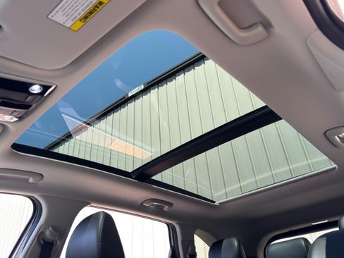 Used 2025 Kia Sorento S w/ Panoramic Sunroof Package FWD image 11