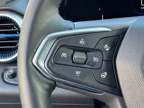 Used 2025 Chevrolet Trax LT w/ LT Convenience Package image 20