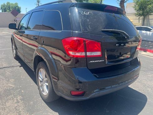 Used 2019 Dodge Journey SE FWD image 4