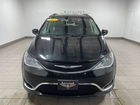 Used 2017 Chrysler Pacifica Touring-L Plus w/ Uconnect Theatre Group FWD image 2