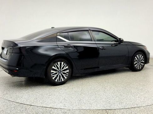 Used 2023 Nissan Altima 2.5 SV w/ SV Premium Package FWD image 5