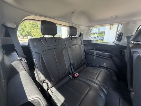 Used 2023 Jeep Grand Cherokee L Limited AWD/4WD image 28
