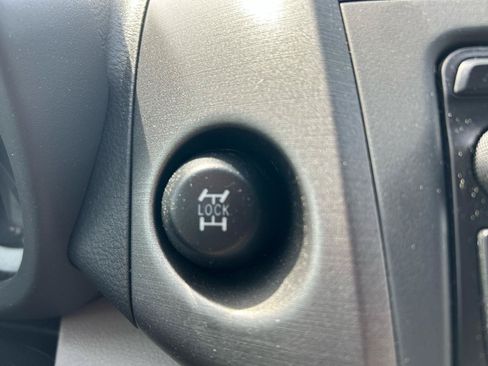 Used 2012 Toyota RAV4 4WD w/ Value Pkg image 12