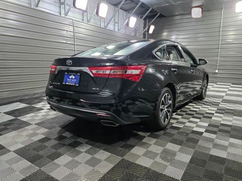 Used 2018 Toyota Avalon XLE Premium image 5