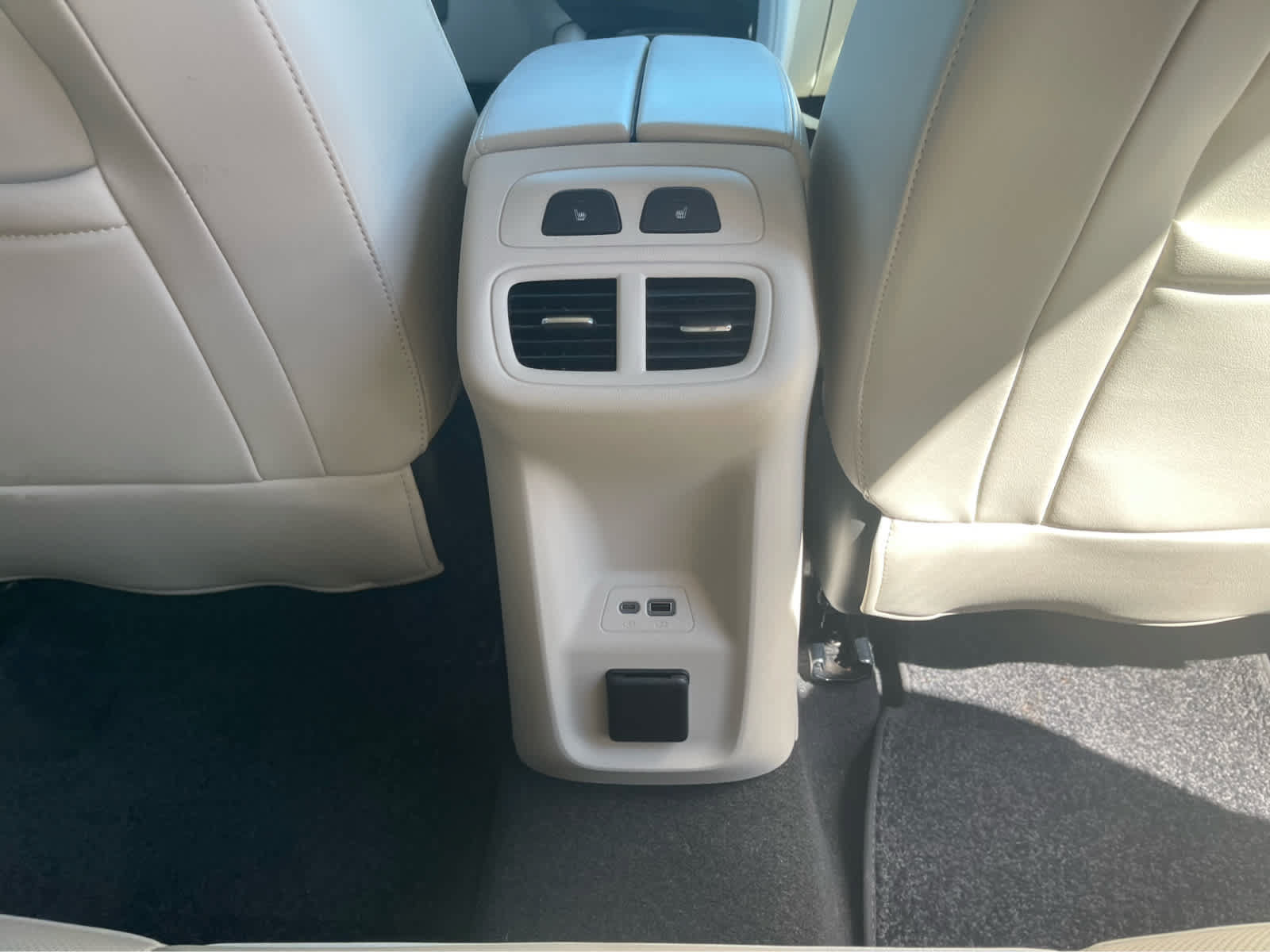 Used 2022 Buick Envision Avenir w/ Technology Package II FWD image 26