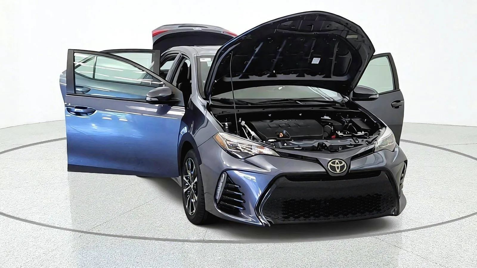 Used 2018 Toyota Corolla SE w/ SE Premium Package FWD image 12