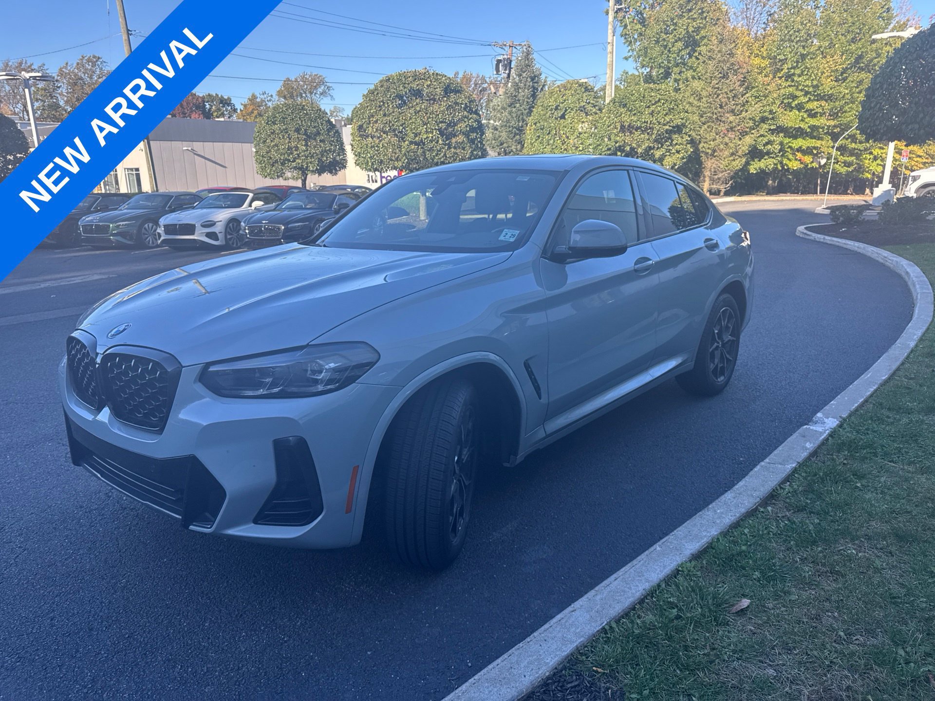 Used 2024 BMW X4 xDrive30i w/ M Sport Package AWD/4WD image 5
