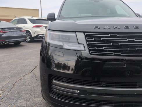 Certified 2025 Land Rover Range Rover SE image 22
