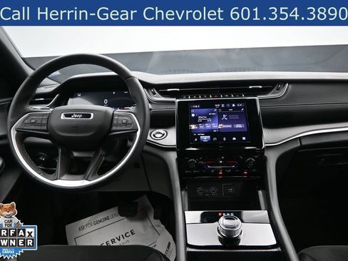Used 2025 Jeep Grand Cherokee L Altitude AWD/4WD image 16