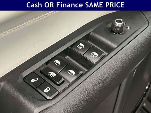 Certified 2023 Jeep Compass Limited w/ Elite Group AWD/4WD image 17